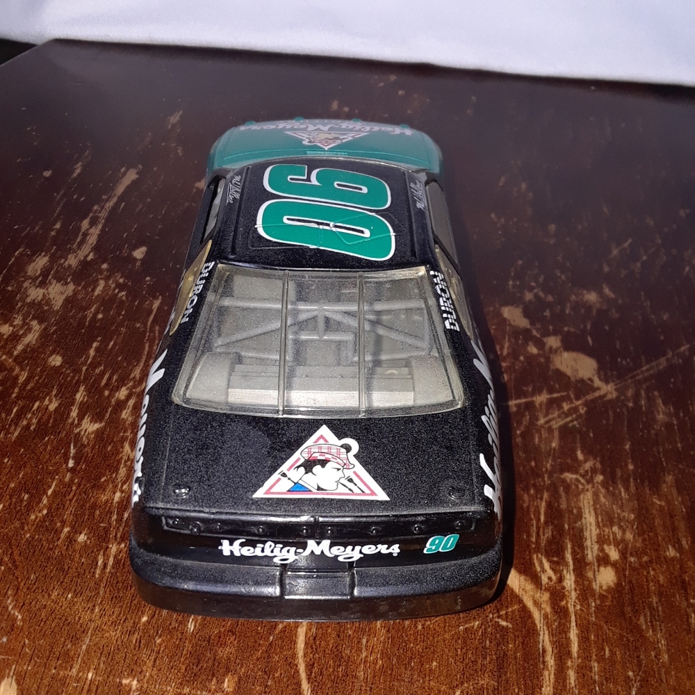 Mike Wallace #90 Heilig-Meyers 1995 Nascar Racing Champions 1:24 Scale Car - Picture 8 of 12